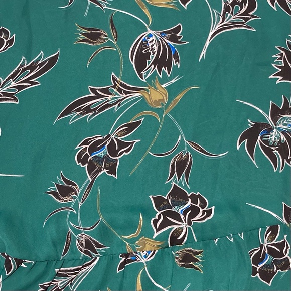 CAbi‎ Green Peplum Tank Top with Floral Design - Picture 11 of 11